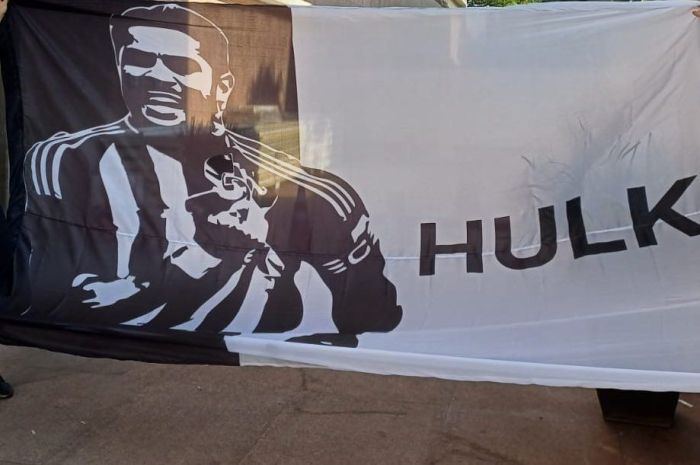 Bandeira em homenagem a Hulk, atacante do Atlético