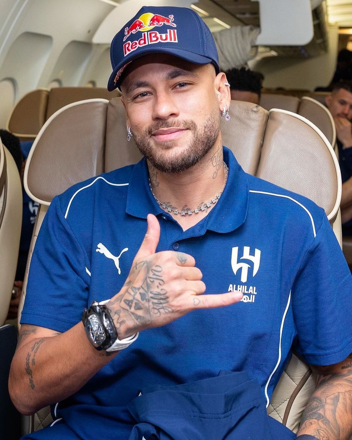 Neymar usou relógio de R$ 1,8 milhão antes de retorno aos gramados; veja fotos