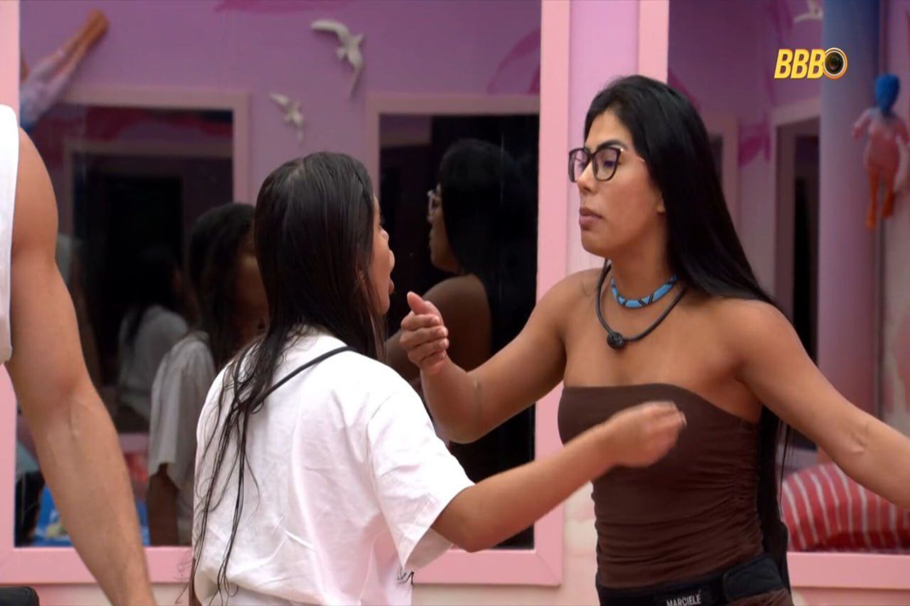 Briga entre Gabriela e Marciele movimenta pré-festa no BBB 26