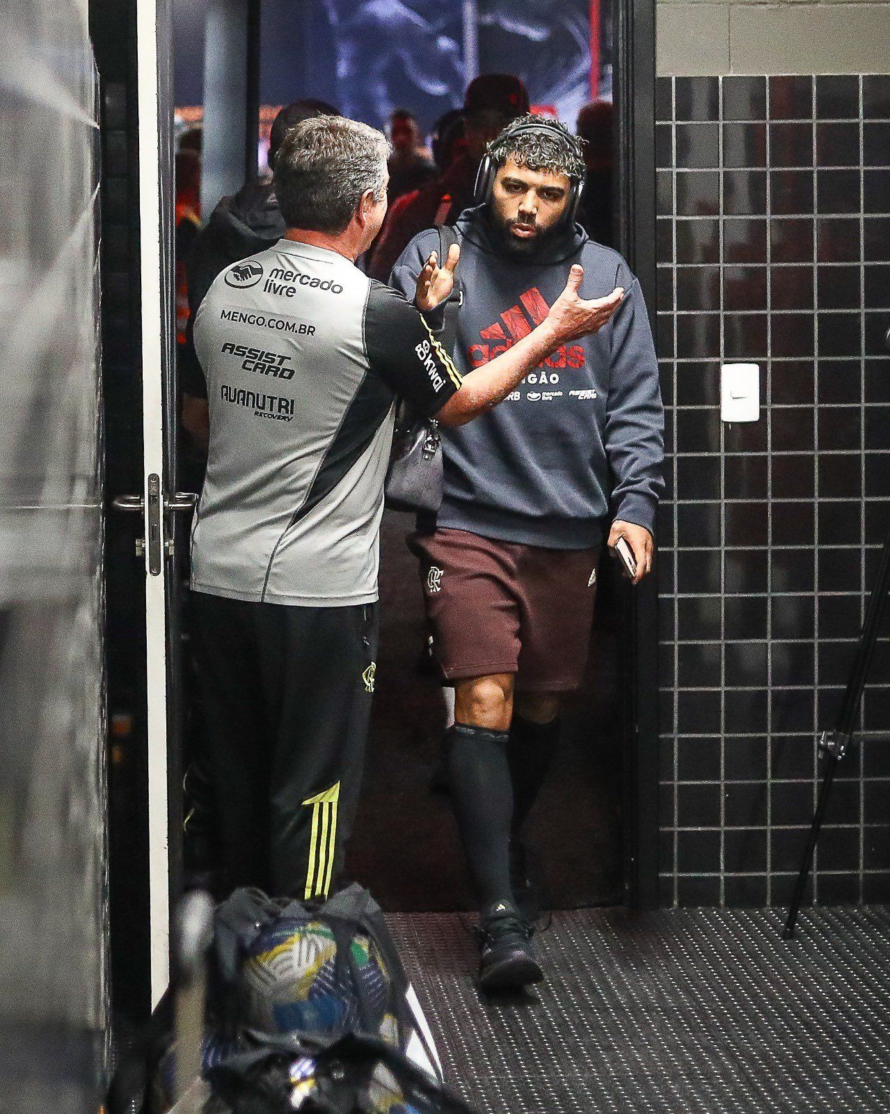 Flamengo surpreende e toma decisão sobre Gabigol, que negocia com Cruzeiro