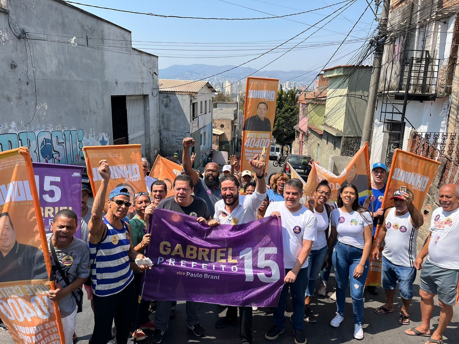 Gabriel Azevedo visita Pedreira Prado Lopes e mantém esperança de conquistar voto de indecisos em BH