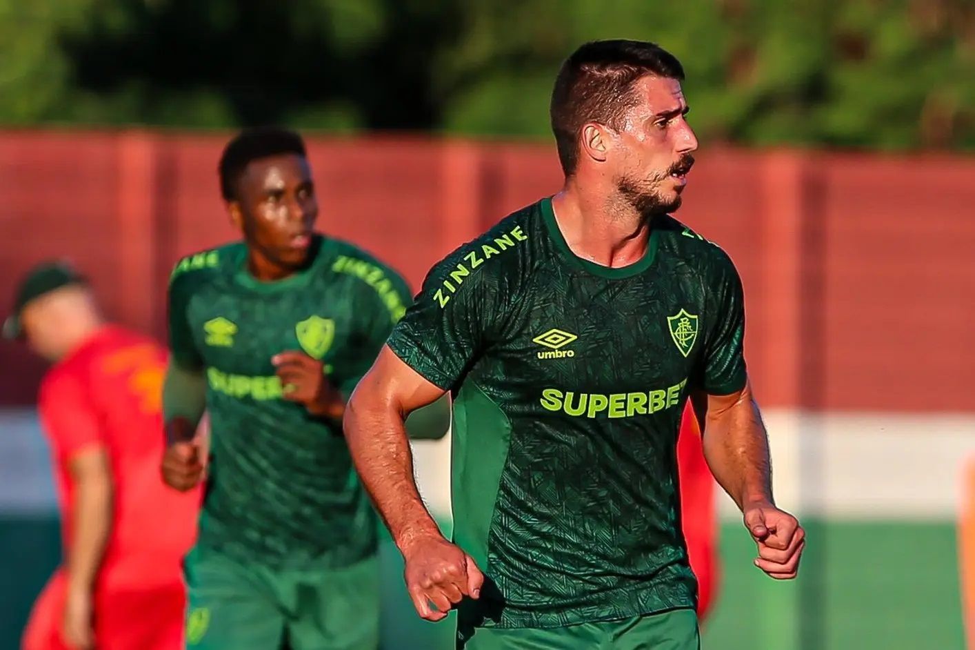 Fora dos planos, Gabriel Pires não deve mais ser relacionado no Fluminense