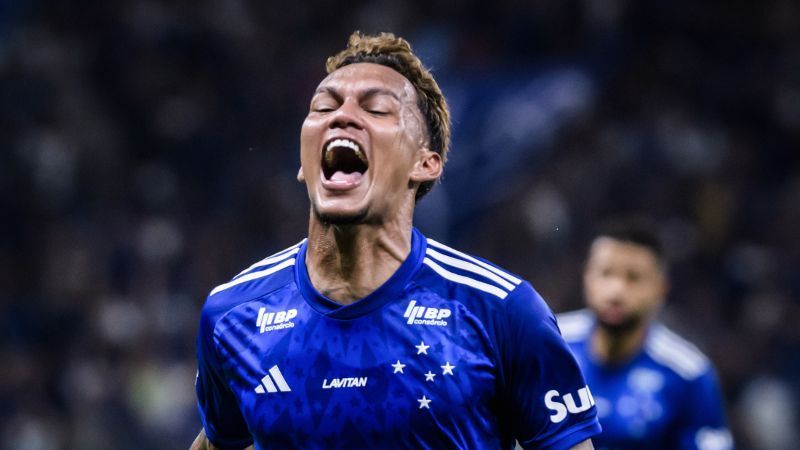 Assistência perfeita de Matheus Pereira para Veron: veja o gol do Cruzeiro contra o Bahia
