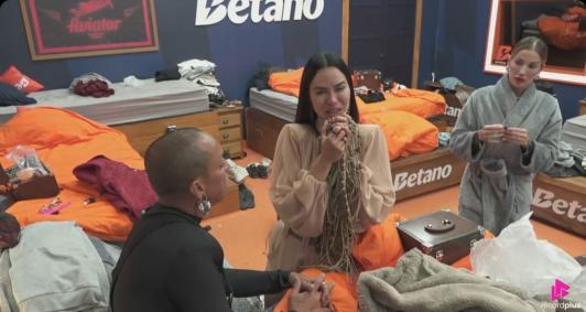 Gaby Spanic é expulsa e peões reagem