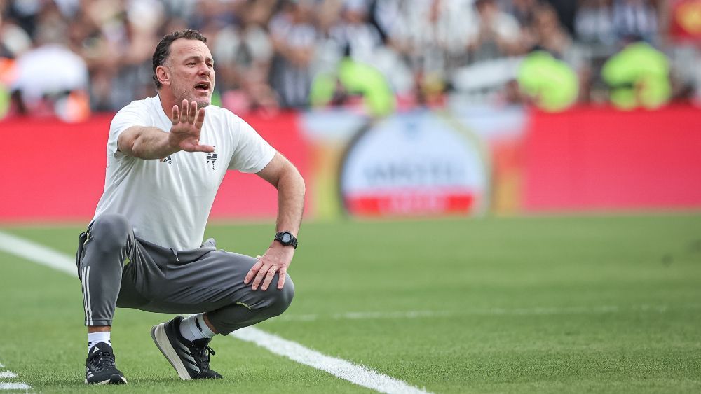Atlético: Milito lamenta pouca efetividade na final após expulsão e manda recado