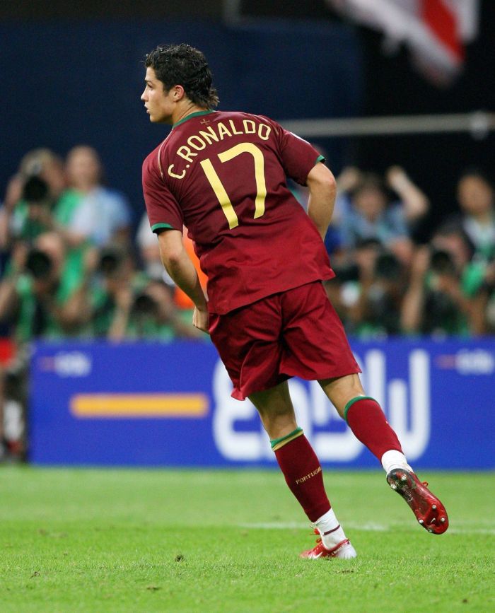 Cristiano Ronaldo em jogo entre Portugal e Inglaterra na Copa do Mundo de 2006
