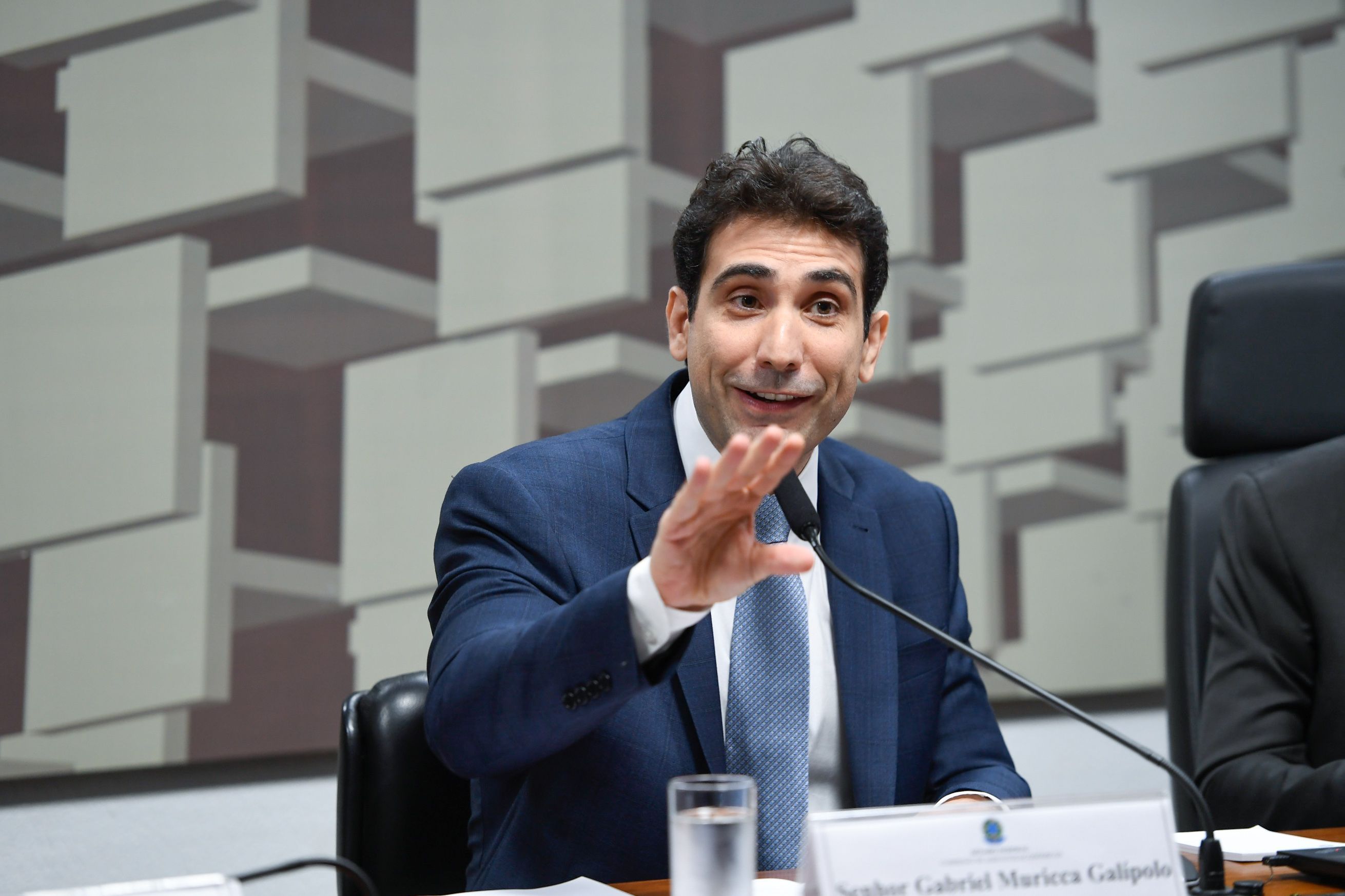 Comissão aprova Galípolo para o Banco Central; indicação vai ao plenário do Senado