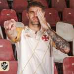 Vasco lança camisa em homenagem aos 100 anos da Resposta Histórica