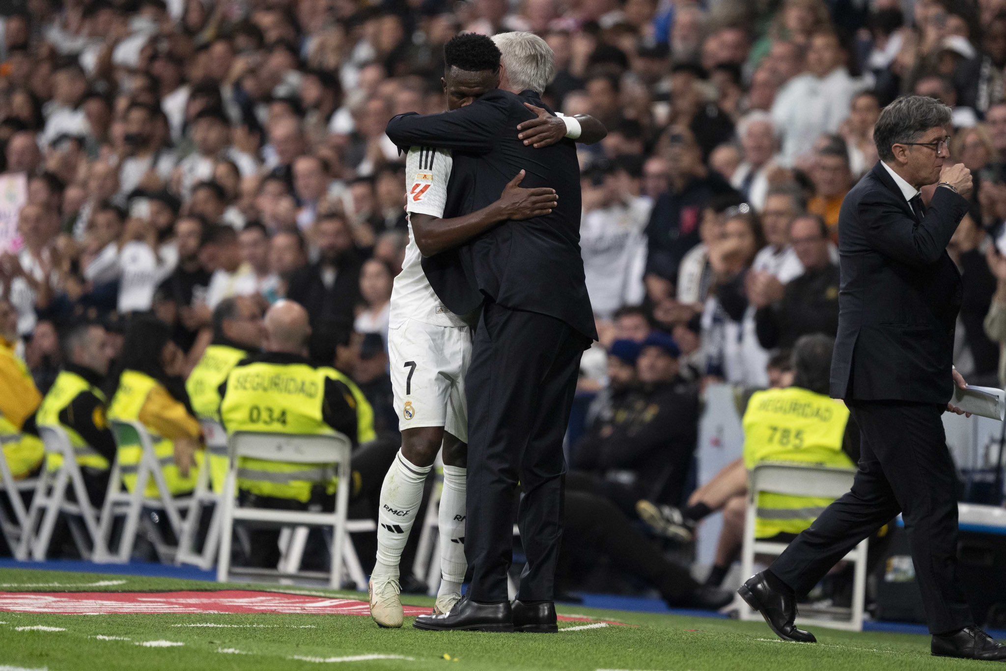 Ancelotti se declara para Vini Jr. e revela impacto da derrota na Bola de Ouro