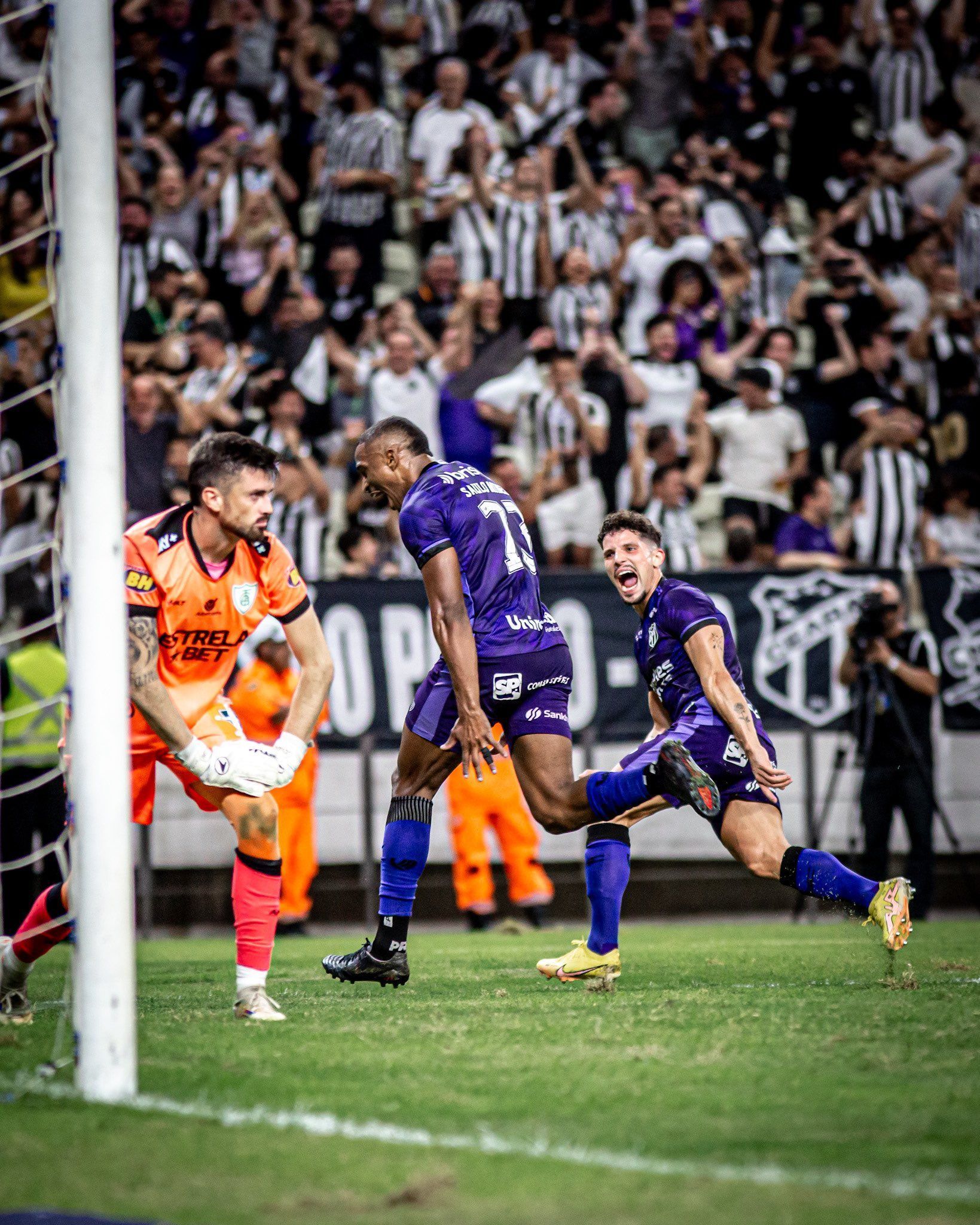 Ceará vence o América, entra no G4 e esquenta briga pelo acesso na Série B