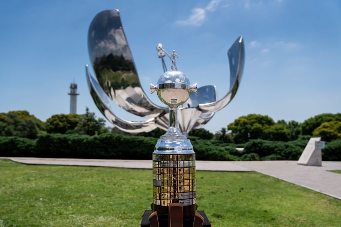 Troféu da Copa Libertadores será apenas um dos prêmios; há muito dinheiro envolvido na decisão Troféu da Copa Libertadores será apenas um dos prêmios; há muito dinheiro envolvido na decisão