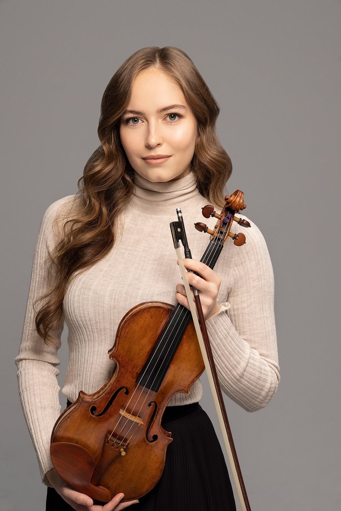 Violinista Geneva Lewis faz sua estreia com a Filarmônica, em BH