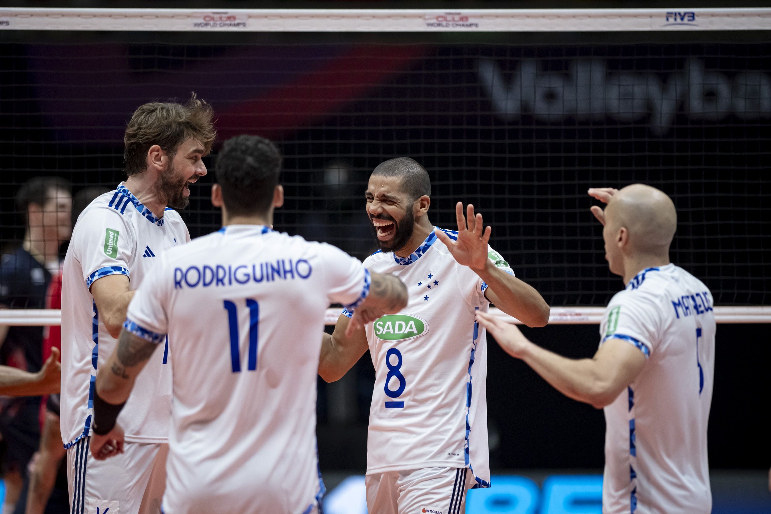 Sada Cruzeiro vence Trentino de virada e fica próximo da semifinal do Mundial de Vôlei
