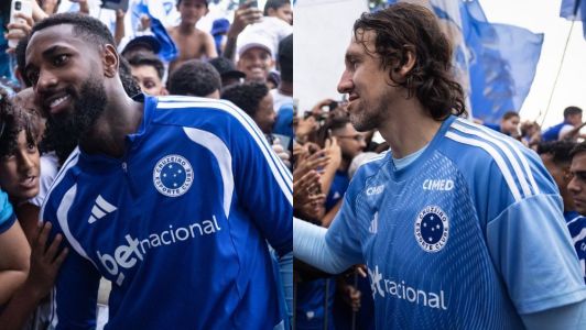 Gerson e Cássio com a torcida após treino no Cruzeiro em 7 de março de 2026