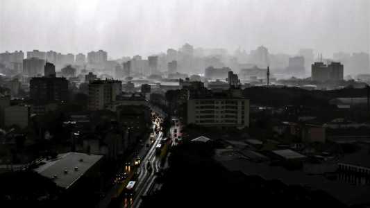 “Chuva preta“ quase não contaminou água no RS, mostra estudo | CNN Brasil