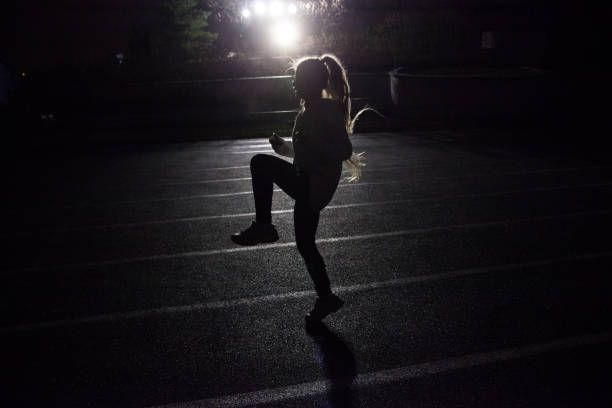 Exercícios físicos à noite; impactos no sono e saúde