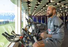 Neymar volta ao CT do Al-Hilal para tratar lesão