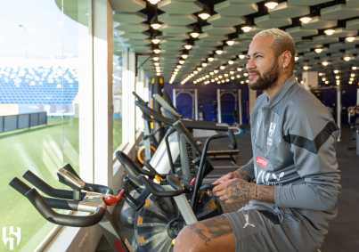 Neymar volta ao CT do Al-Hilal para tratar lesão