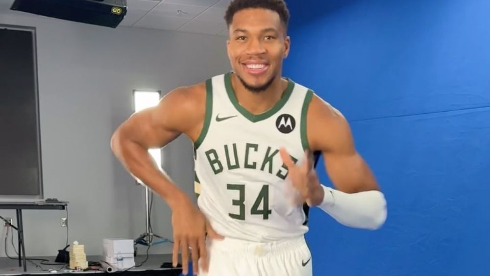Astro da NBA 'se solta' ao som de Gusttavo Lima e arranca risada de Vini Jr.; assista