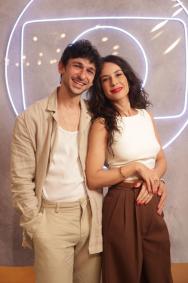 Artistas gravam vinheta de fim de ano