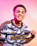 Camisa exclusiva da MLS, desenhada por Pablo Vittar