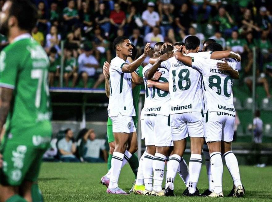 Série B: Goiás goleia Chapecoense fora de casa e 'firma posição' longe do Z4