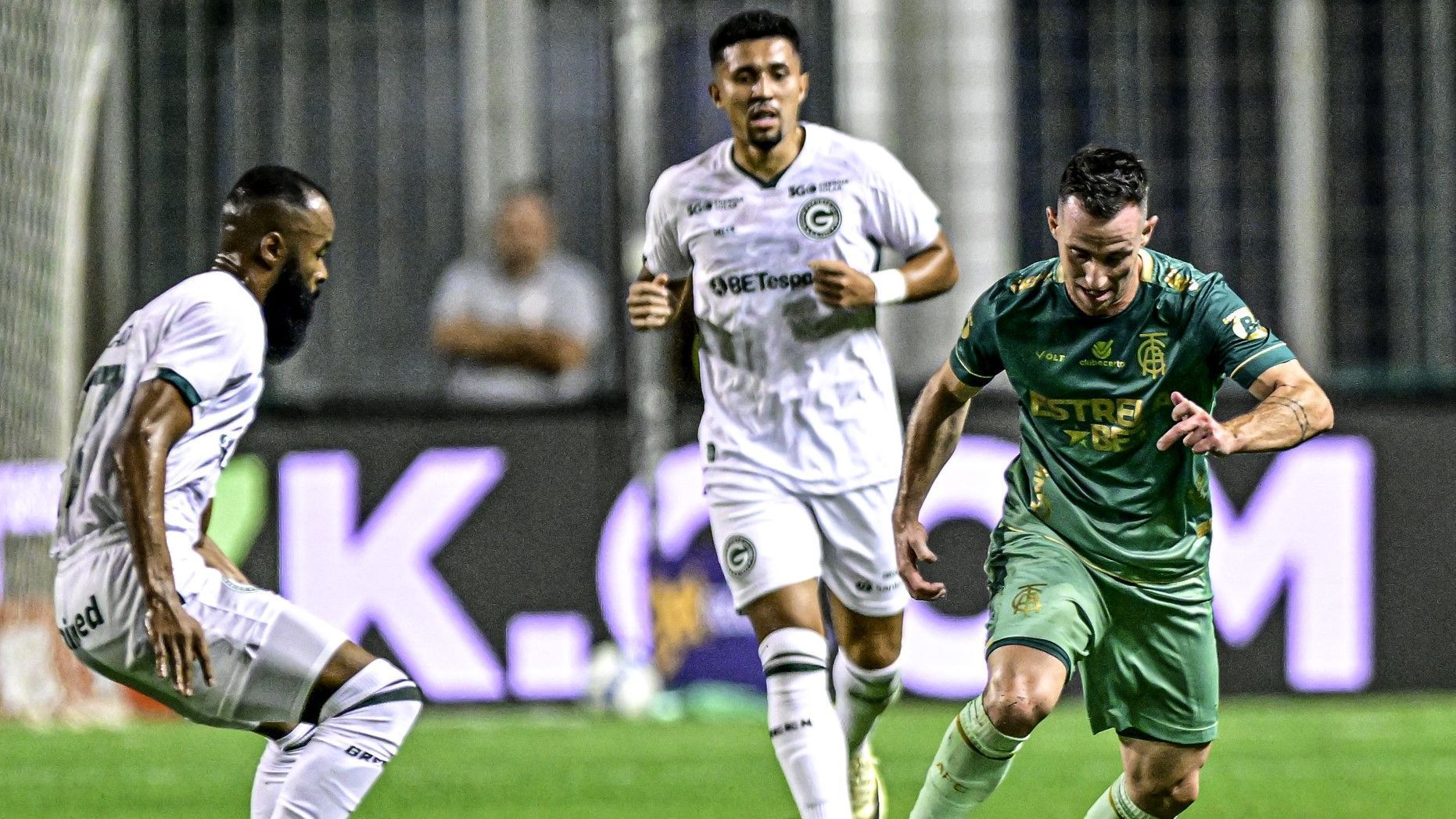 Goiás entra no STJD com pedido de anulação do jogo com América pela Série B