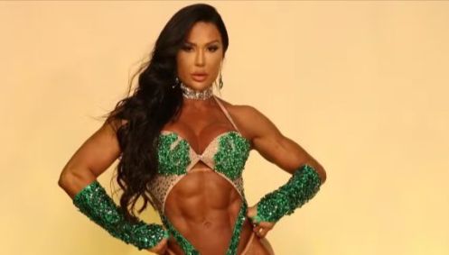 Gracyanne Barbosa é musa da escola de samba Camisa Verde e Branco