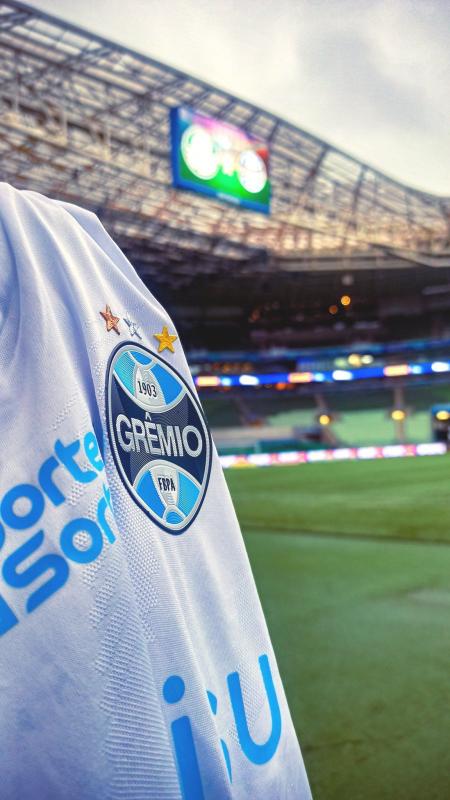 A assessoria de imprensa do Grêmio não cita nome, mas o recado é dirigido ao comentarista Wianey Carlet, da Rádio Gaúcha, que na semana passada chamou o Atlético de ‘timeco’ e ‘marreca mineira’ durante a sua participação no programa ‘Sala de Redação’