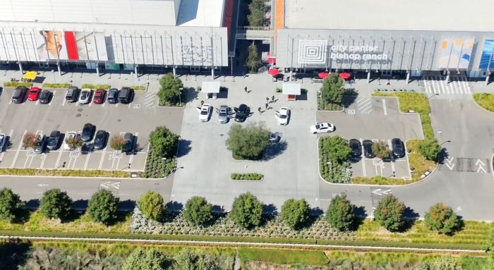 Grupo de 20 criminosos invadem joalheria nos EUA e levam US$ 1 milhão em joias Grupo de 20 criminosos invadem joalheria nos EUA e levam US$ 1 milhão em joias