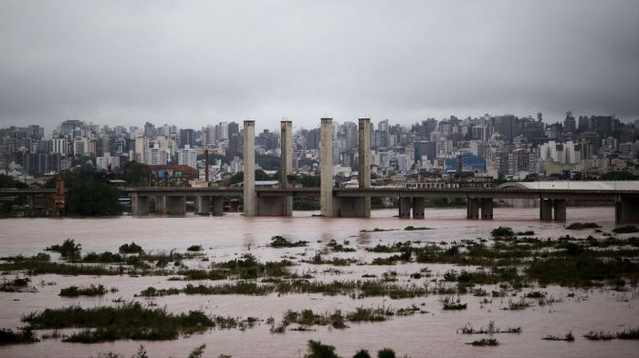 Chegada de vazão de rios afluentes elevará o nível do Guaíba nesta semana, sem previsão de atingir as marcas extremas observadas em maio. Chegada de vazão de rios afluentes elevará o nível do Guaíba nesta semana, sem previsão de atingir as marcas extremas observadas em maio.