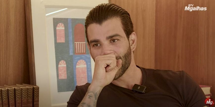 De visual novo, Gusttavo Lima faz aparição surpresa em bar de Patos de Minas; veja