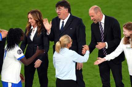 Príncipe William e Charlotte no final do jogo