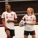 Novos uniformes do Liverpool para a temporada 2025/26