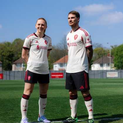 Novos uniformes do Liverpool para a temporada 2025/26