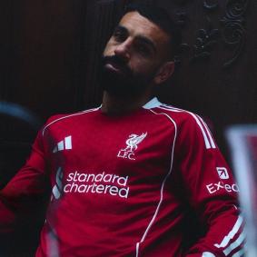 Novos uniformes do Liverpool para a temporada 2025/26