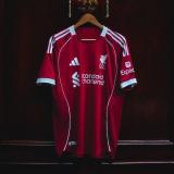 Novos uniformes do Liverpool para a temporada 2025/26