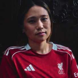 Novos uniformes do Liverpool para a temporada 2025/26