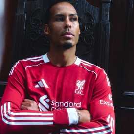 Novos uniformes do Liverpool para a temporada 2025/26