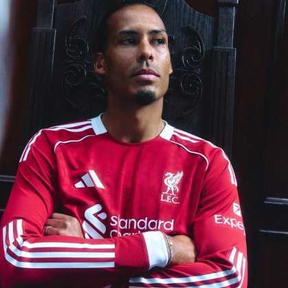 Novos uniformes do Liverpool para a temporada 2025/26