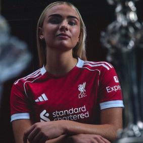 Novos uniformes do Liverpool para a temporada 2025/26
