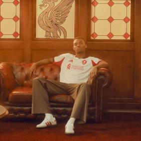 Novos uniformes do Liverpool para a temporada 2025/26