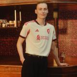 Novos uniformes do Liverpool para a temporada 2025/26