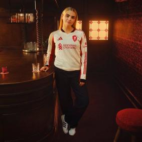 Novos uniformes do Liverpool para a temporada 2025/26