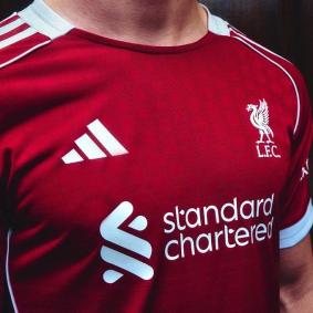 Novos uniformes do Liverpool para a temporada 2025/26