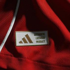 Novos uniformes do Liverpool para a temporada 2025/26