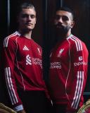 Novos uniformes do Liverpool para a temporada 2025/26