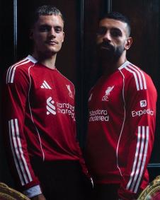 Novos uniformes do Liverpool para a temporada 2025/26