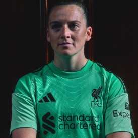 Novos uniformes do Liverpool para a temporada 2025/26
