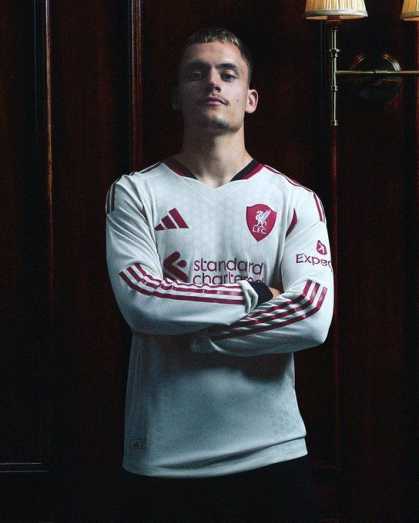 Novos uniformes do Liverpool para a temporada 2025/26
